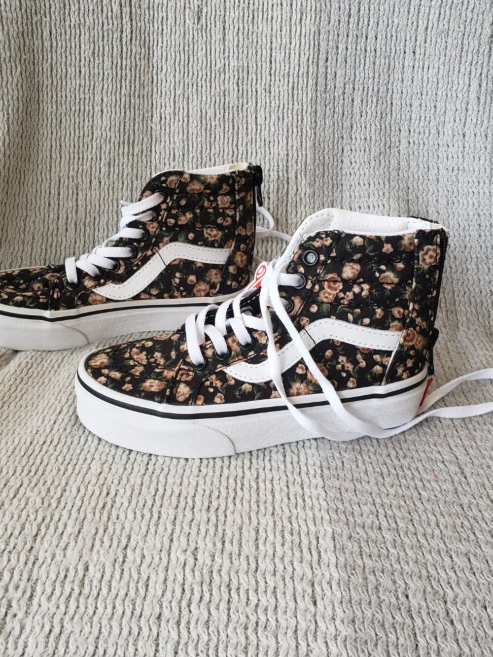NWT Vans Rose Dreams Sk8 Hi Zip Black White Girls Size 11